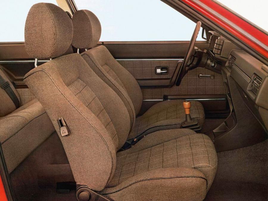 Интерьер Audi Coupe (81, 85) 1980 года  (фото 5 из 10)